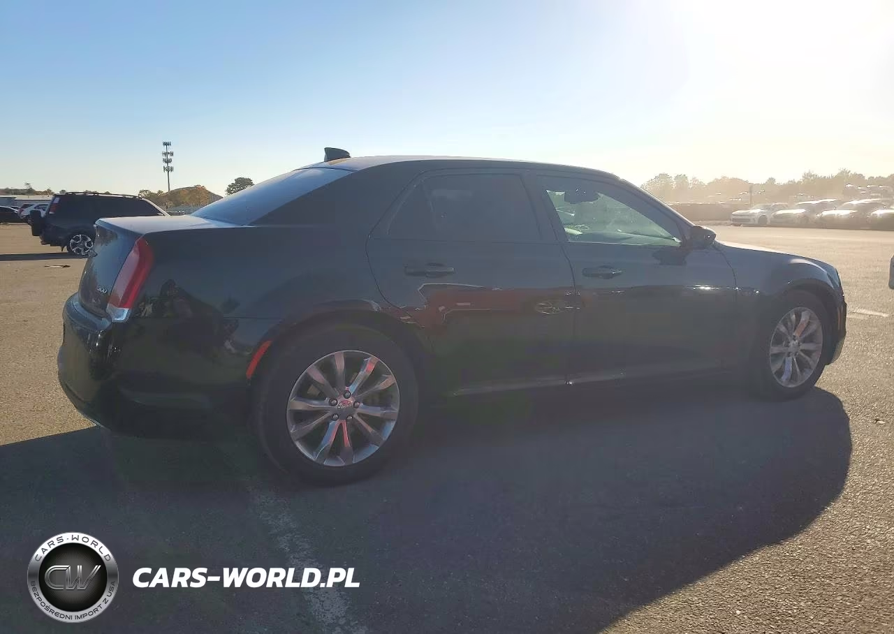 2016 Chrysler 300 Limited VIN:2C3CCARG2GH208336 - 3