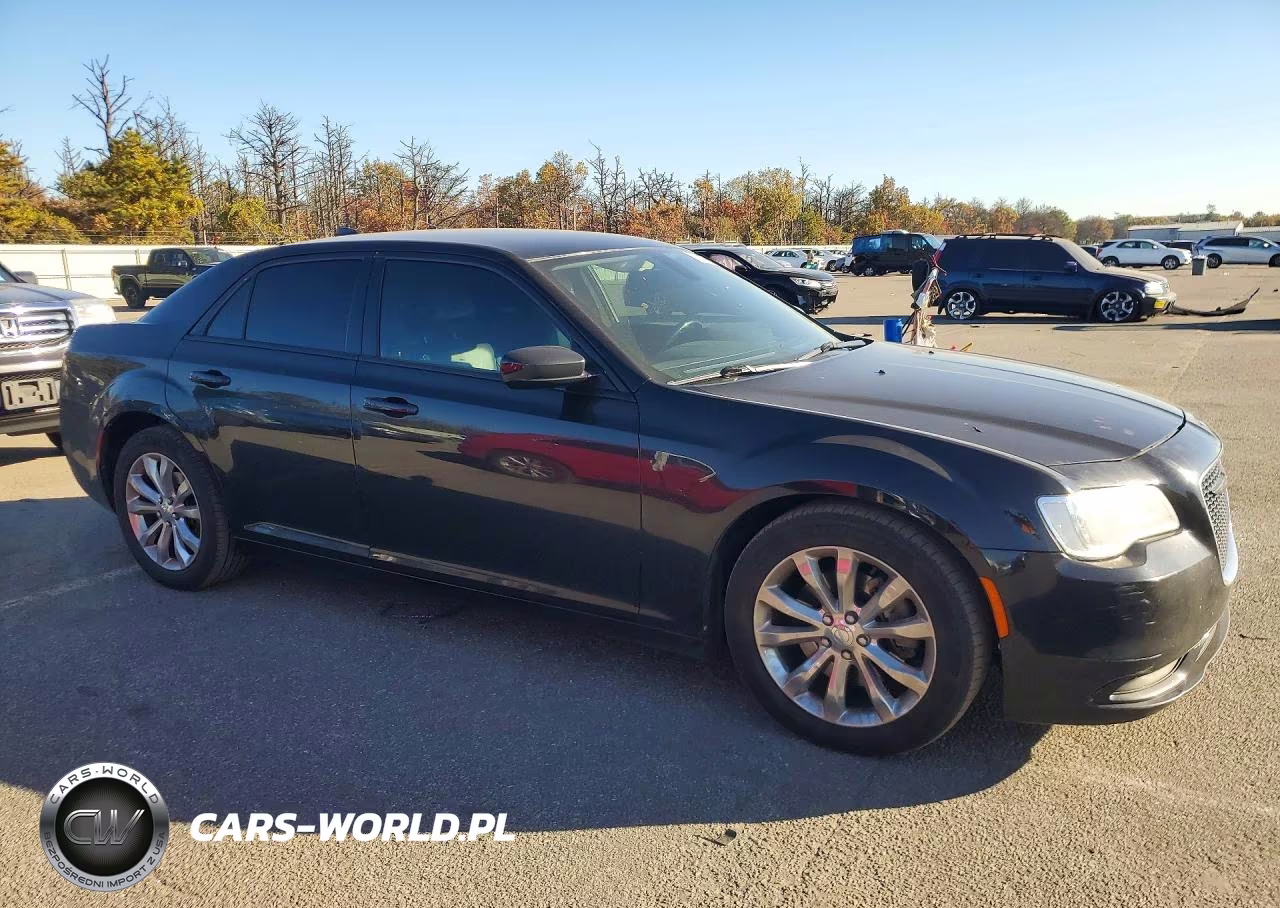 2016 Chrysler 300 Limited VIN:2C3CCARG2GH208336 - 4