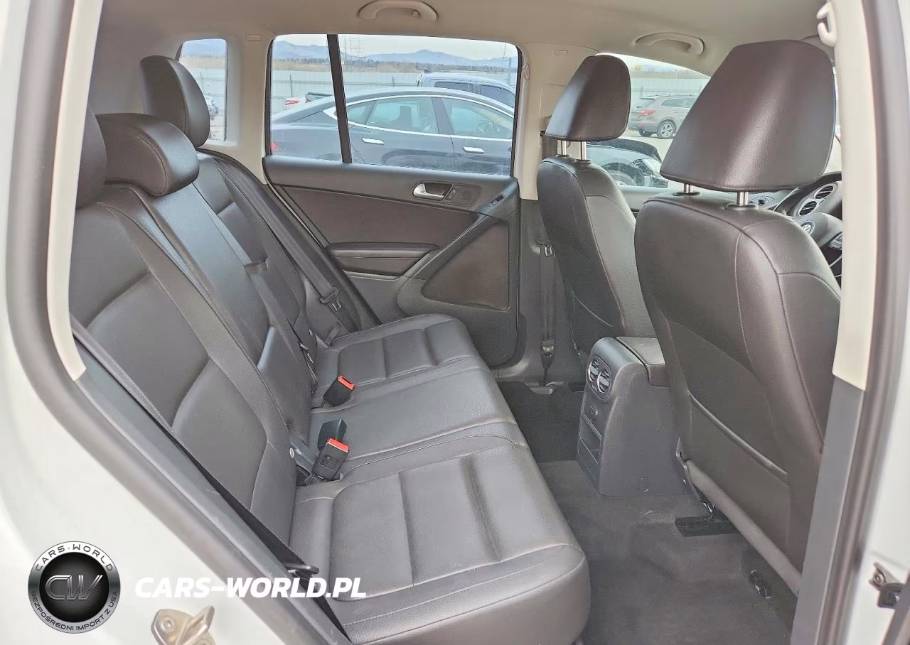 2016 Volkswagen Tiguan S VIN:WVGAV7AX9GW582600 - 11