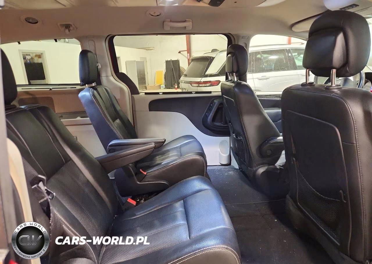 2014 Chrysler Town & Country Touring L VIN:2C4RC1CG4ER425764 - 11