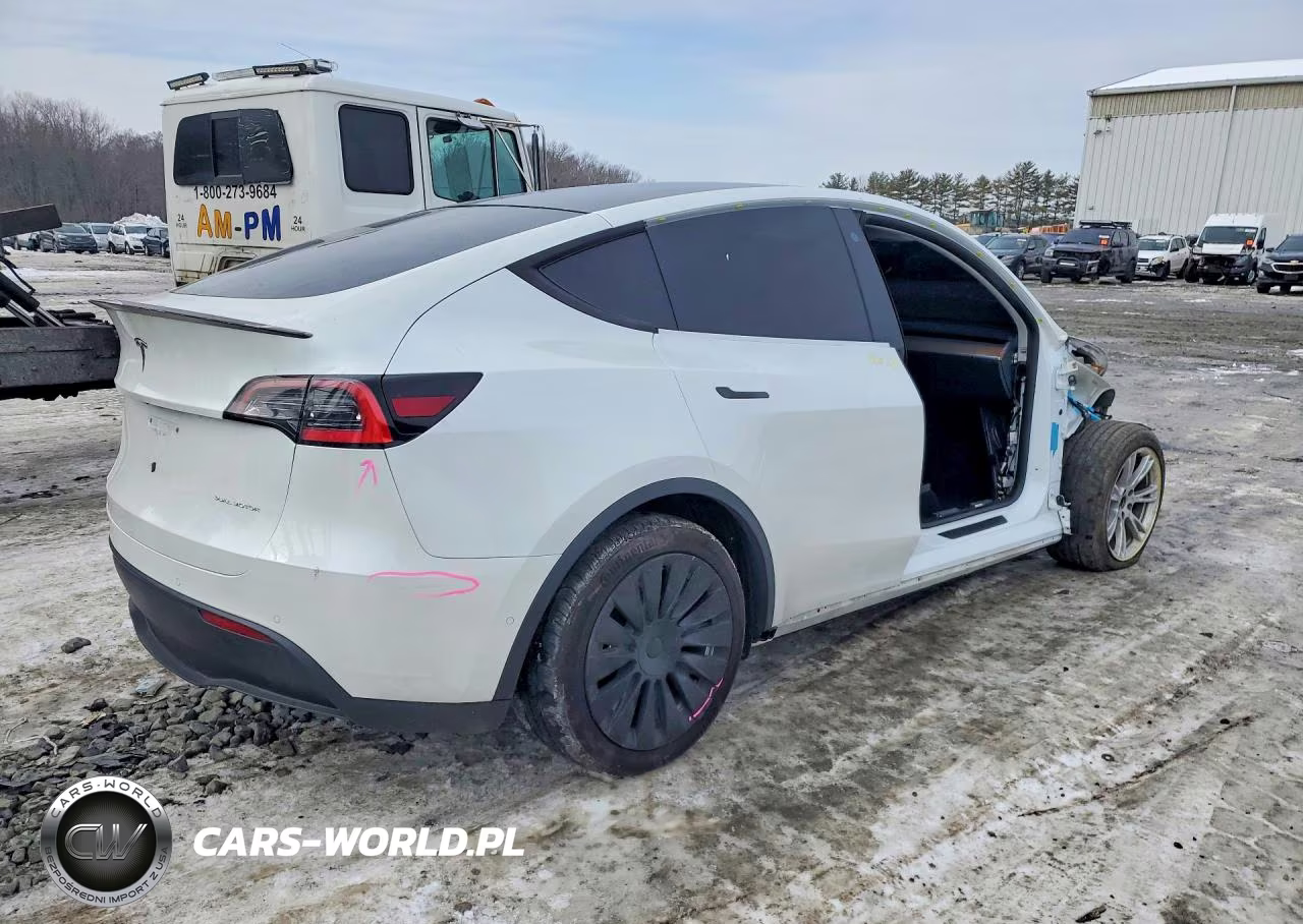 2021 Tesla Model Y VIN:5YJYGDEE0MF066467 - 3