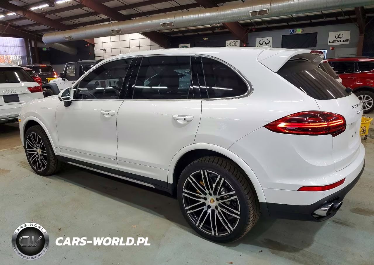 2017 Porsche Cayenne Turbo VIN:WP1AC2A25HLA97213 - 2