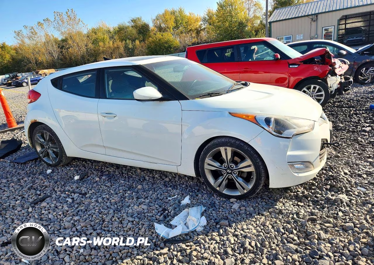 2016 Hyundai Veloster Base VIN:KMHTC6AD5GU285415 - 4