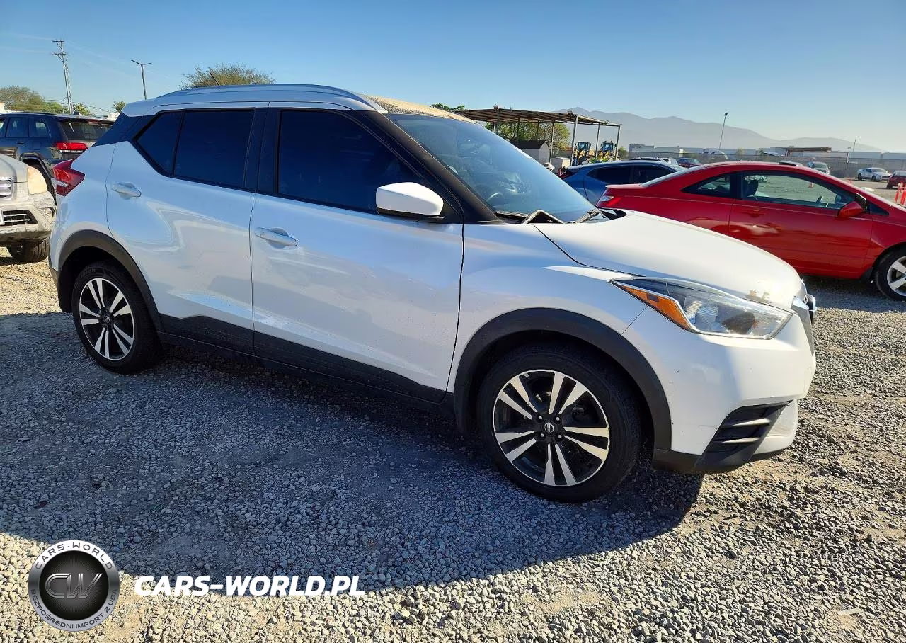 2018 Nissan Kicks Sv VIN:3N1CP5CU7JL542904 - 4