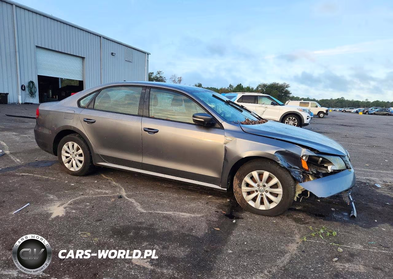 2013 Volkswagen Passat S VIN:1VWAH7A3XDC143702 - 4