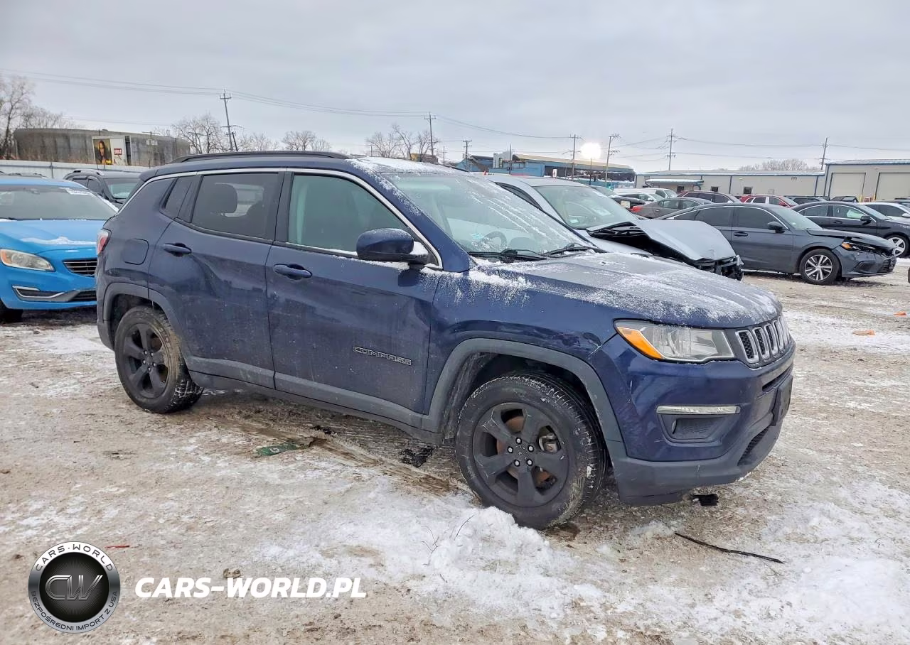 2018 Jeep Compass Latitude VIN:3C4NJCBB0JT194584 - 4