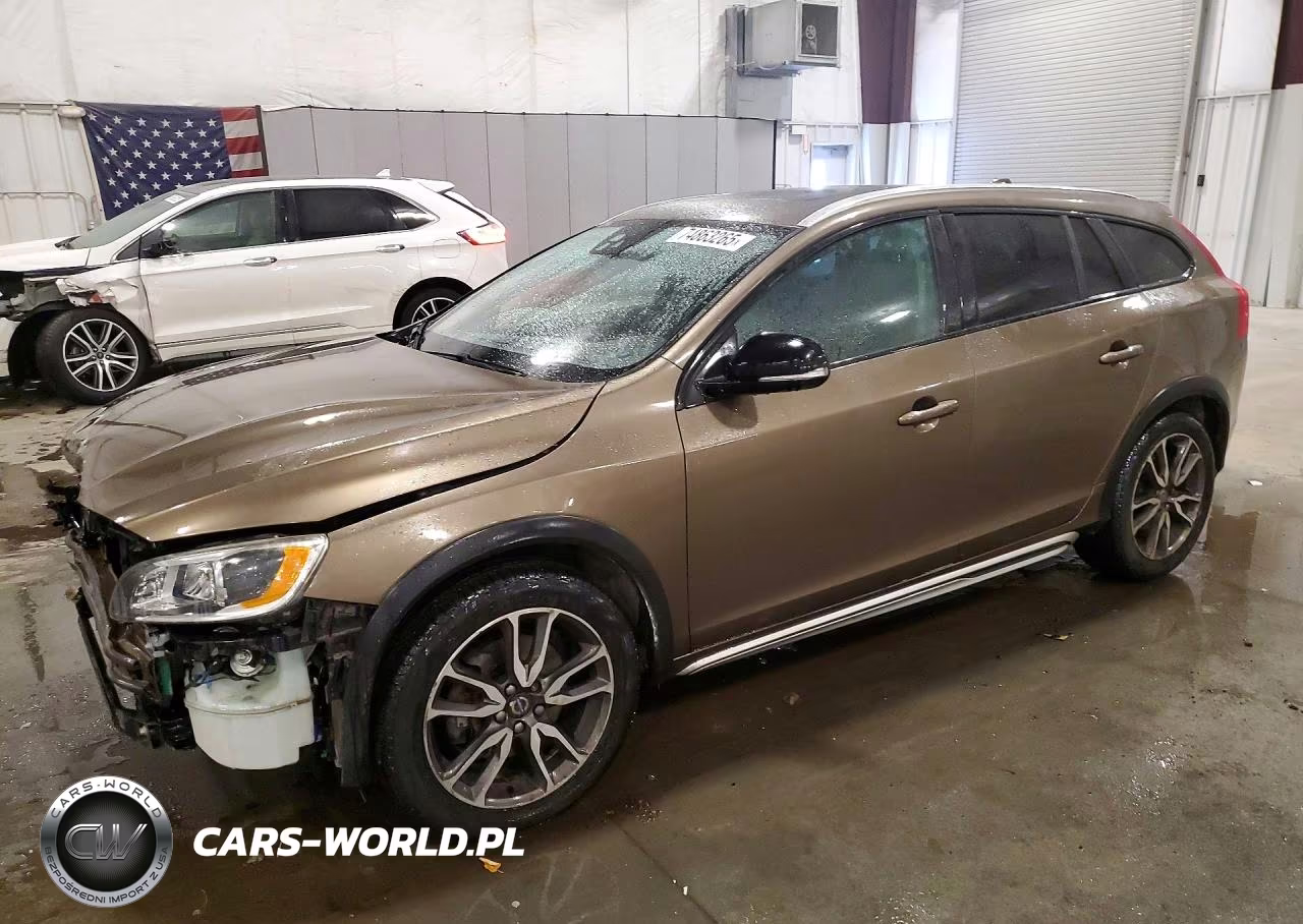 2016 Volvo V60 Cross Country Platinum