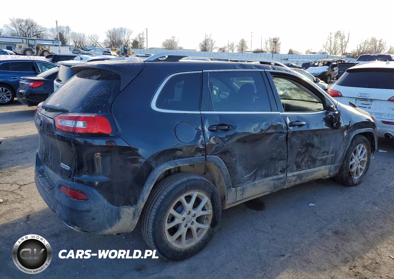2015 Jeep Cherokee Latitude VIN:1C4PJLCS6FW620769 - 3