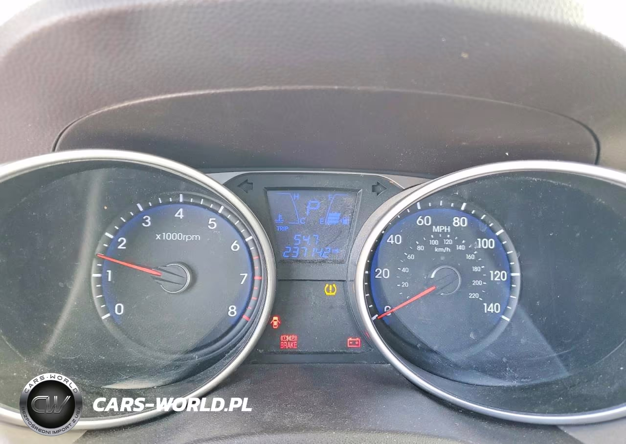 2011 Hyundai Tucson VIN:KM8JUCAC5BU132164 - 9