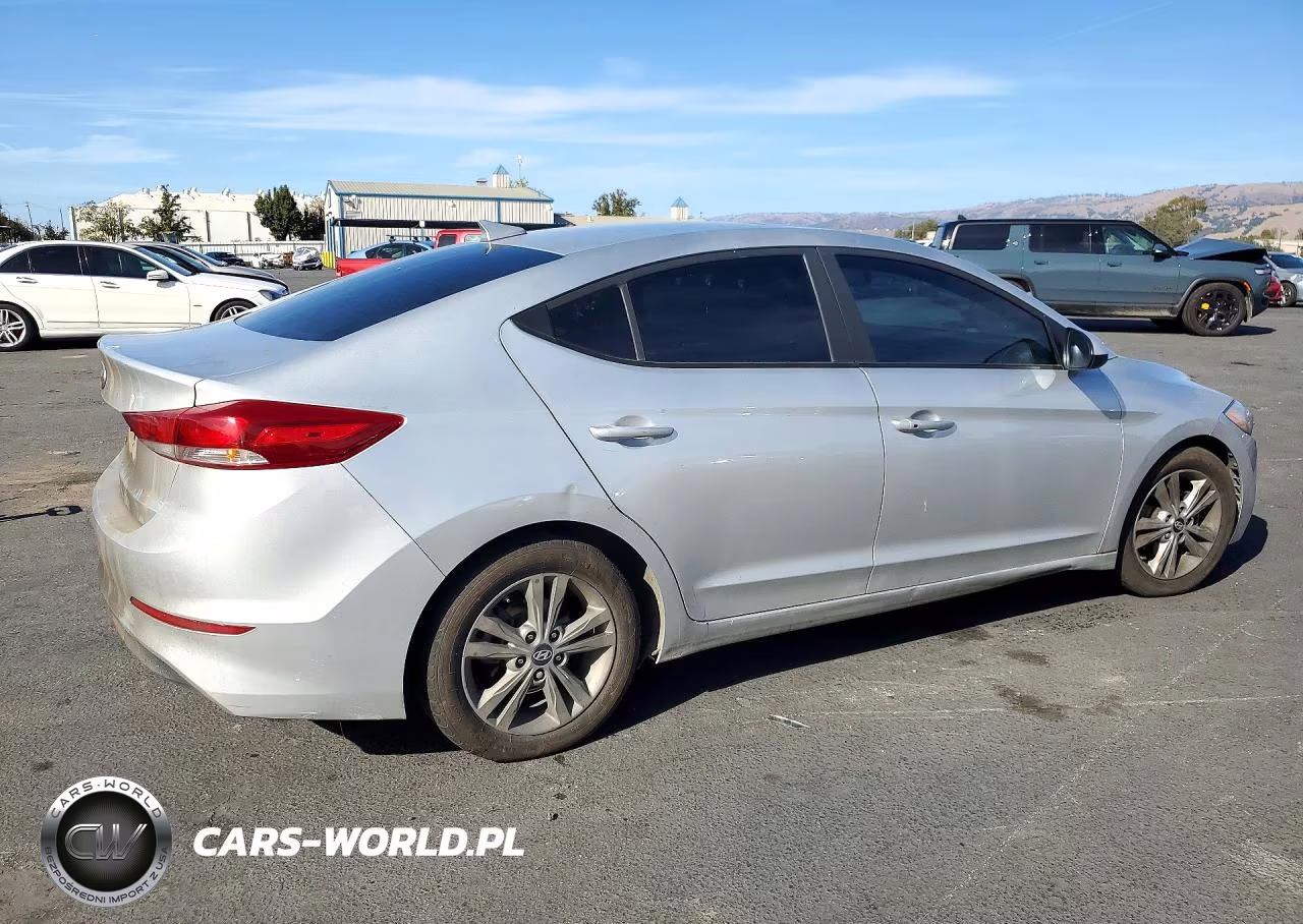 2018 Hyundai Elantra Value Edition VIN:5NPD84LF8JH306921 - 3