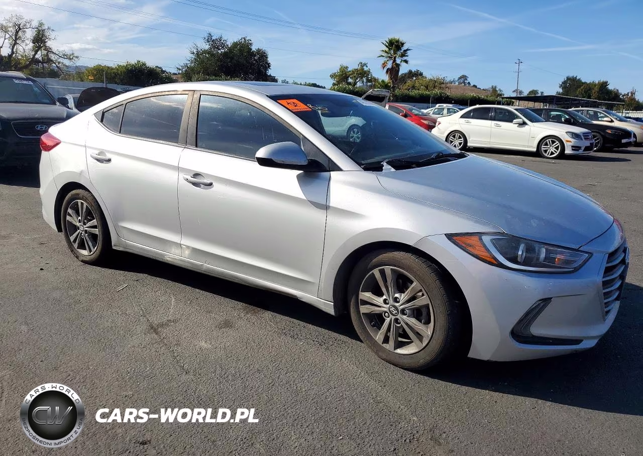 2018 Hyundai Elantra Value Edition VIN:5NPD84LF8JH306921 - 4