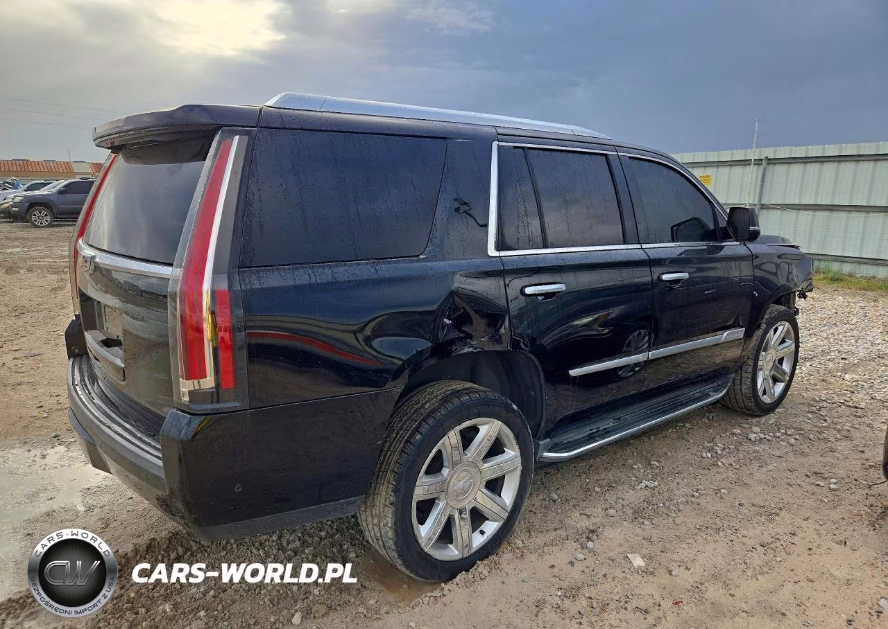 2018 Cadillac Escalade Luxury VIN:1GYS3BKJ6JR345932 - 3