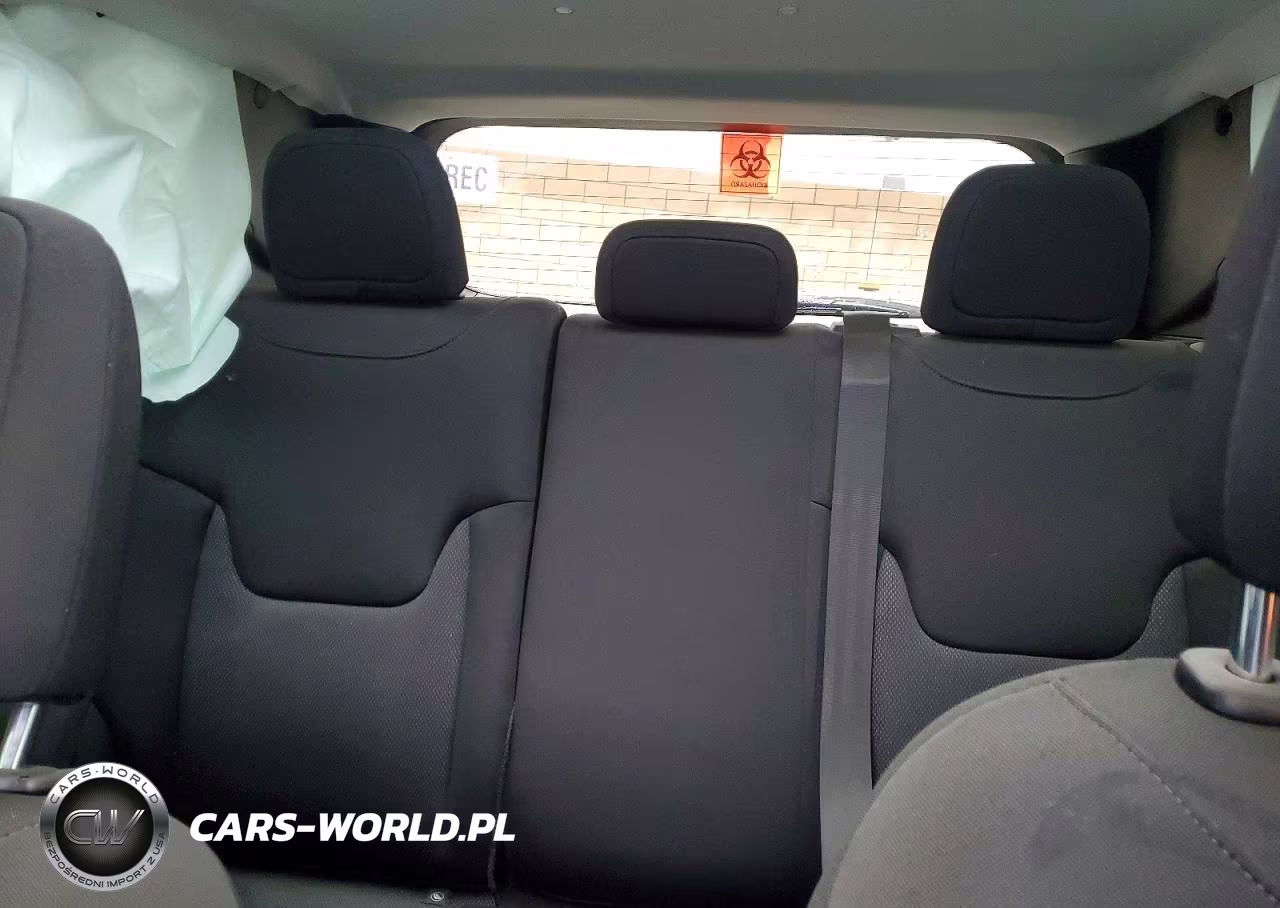 2023 Jeep Renegade Latitude VIN:ZACNJDB18PPP60372 - 10