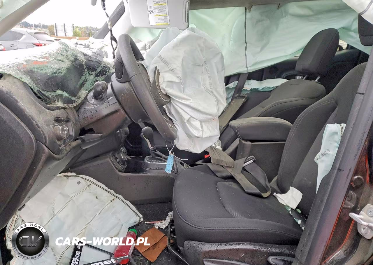2023 Jeep Renegade Latitude VIN:ZACNJDB18PPP60372 - 7