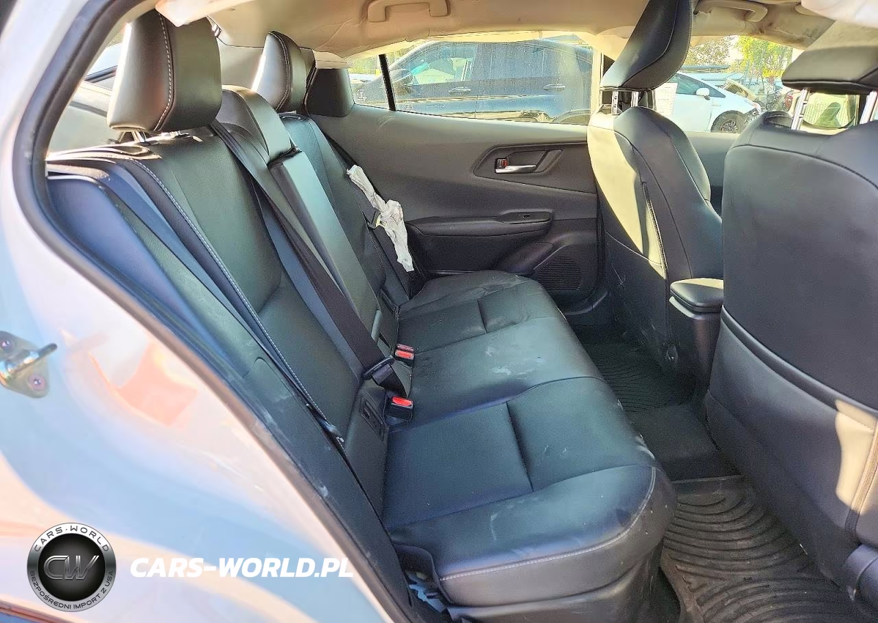 2024 Toyota Prius Xle VIN:JTDACAAUXR3044103 - 10