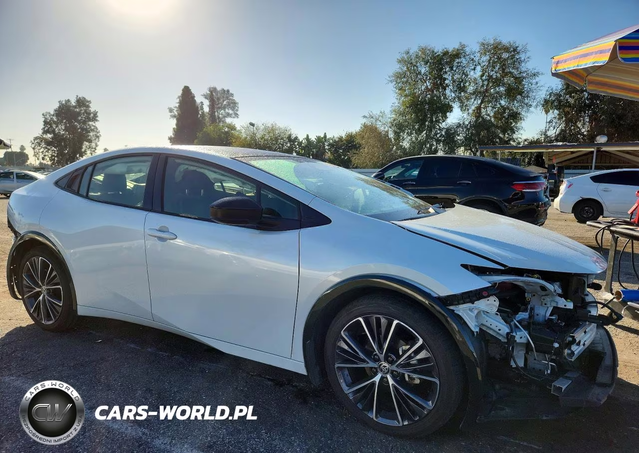 2024 Toyota Prius Xle VIN:JTDACAAUXR3044103 - 4