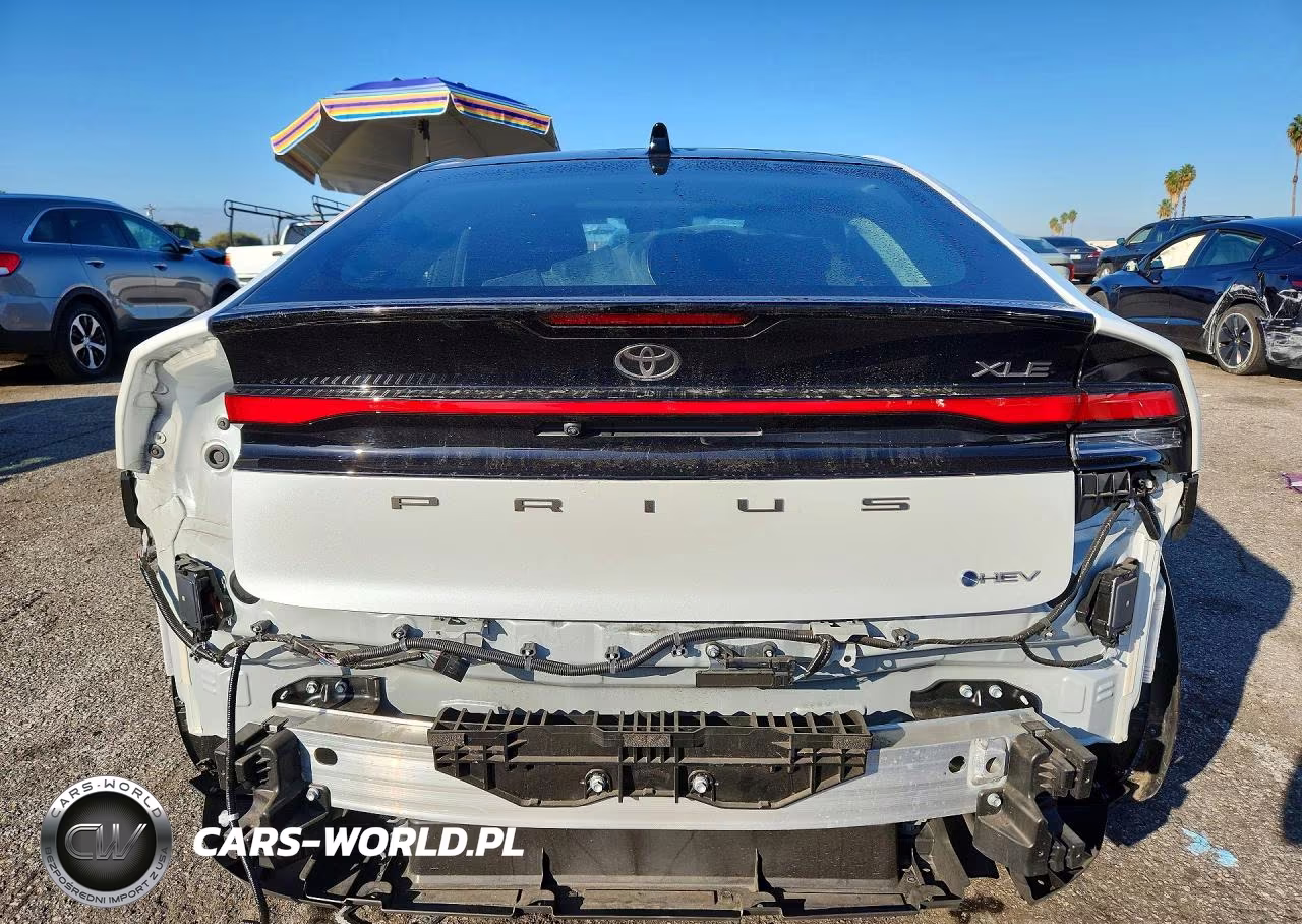 2024 Toyota Prius Xle VIN:JTDACAAUXR3044103 - 6