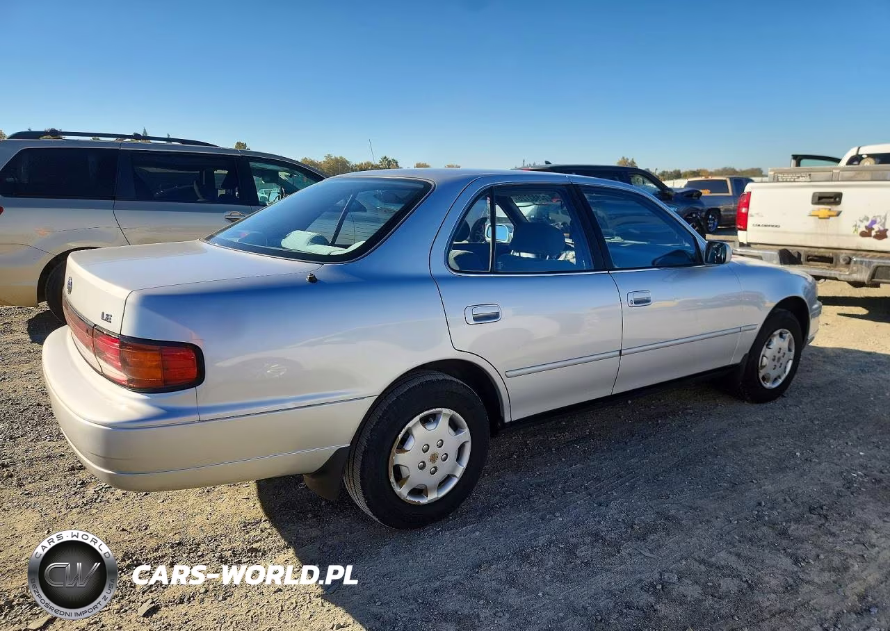 1993 Toyota Camry Le VIN:JT2SK12E5P0163943 - 3