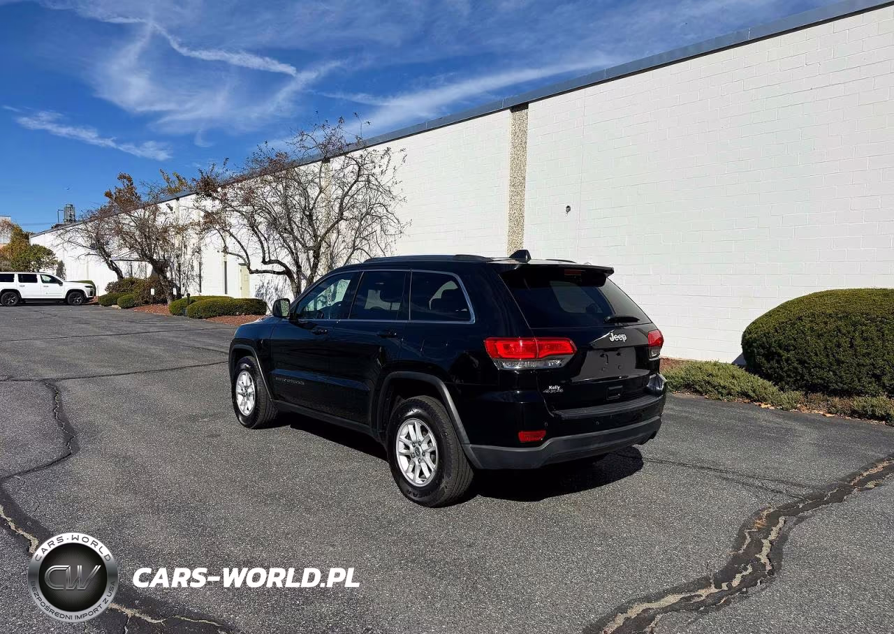 2018 Jeep Grand Cherokee Laredo VIN:1C4RJFAGXJC284269 - 3