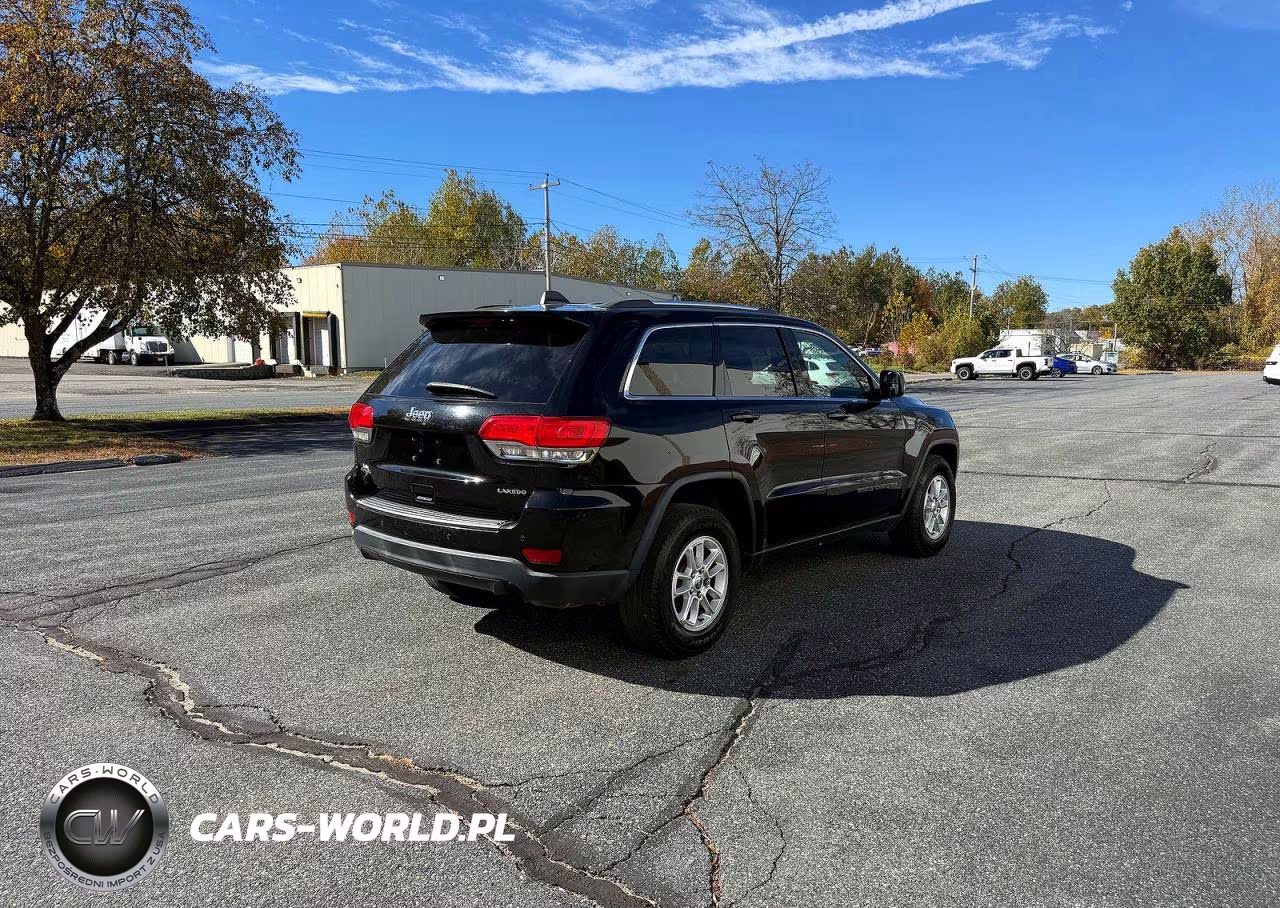 2018 Jeep Grand Cherokee Laredo VIN:1C4RJFAGXJC284269 - 4