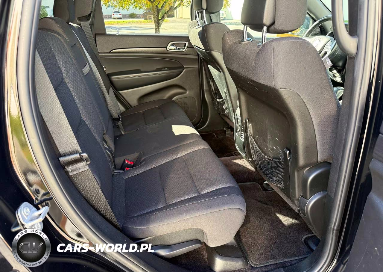 2018 Jeep Grand Cherokee Laredo VIN:1C4RJFAGXJC284269 - 6