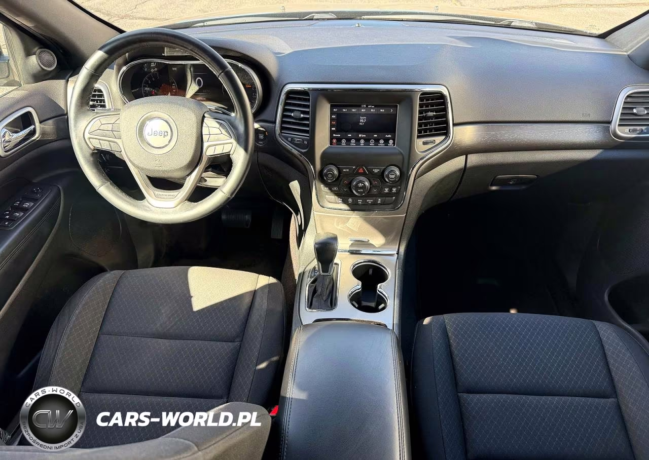 2018 Jeep Grand Cherokee Laredo VIN:1C4RJFAGXJC284269 - 9