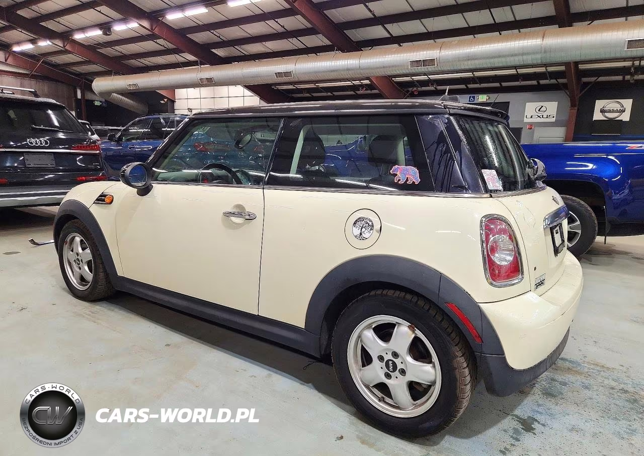 2011 Mini Cooper VIN:WMWSU3C55BT098558 - 2