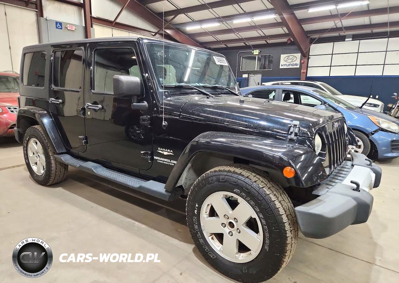 2012 Jeep Wrangler Unlimited Sahara VIN:1C4BJWEG8CL245825 - 4