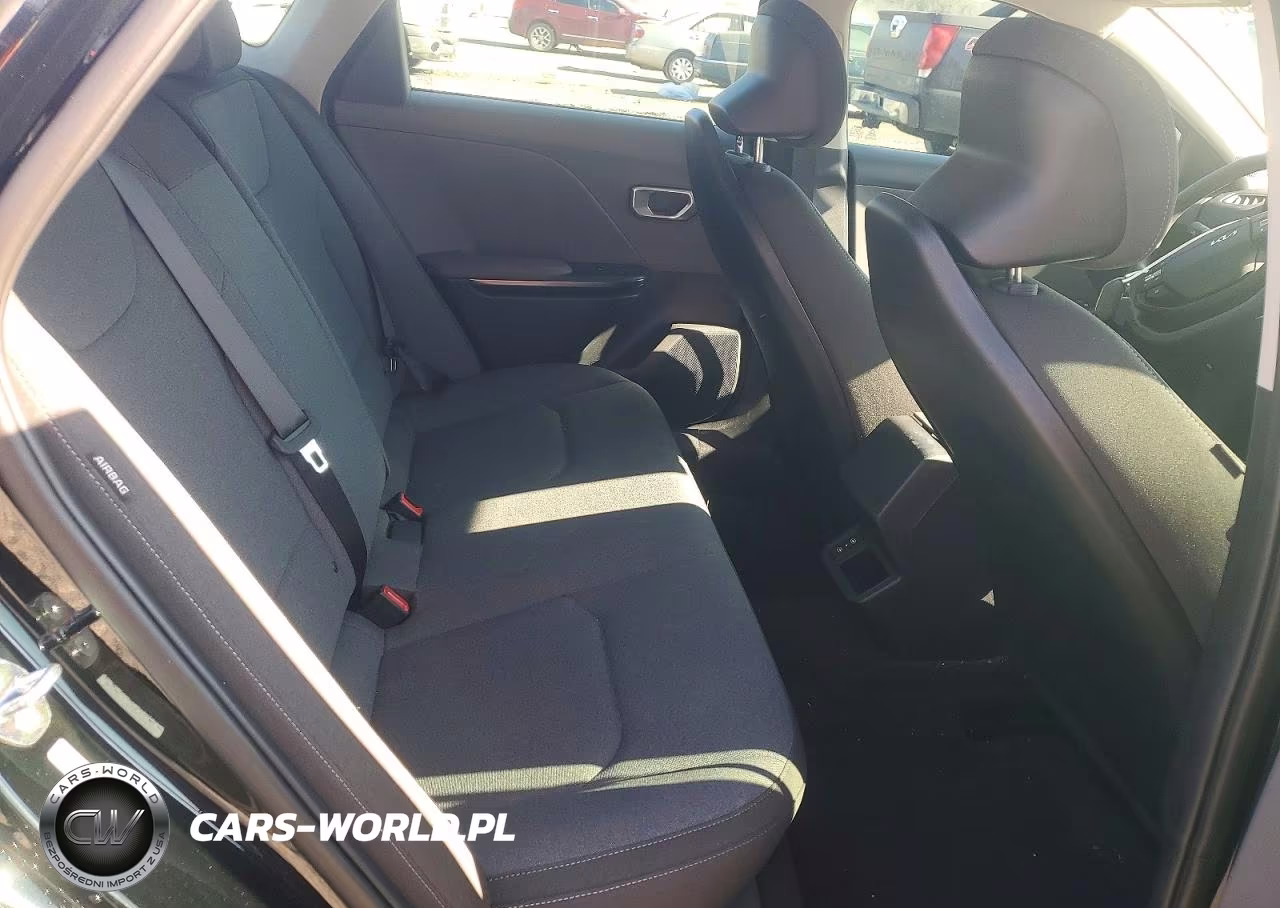 2025 Kia K4 Lxs VIN:3KPFT4DE3SE184035 - 10