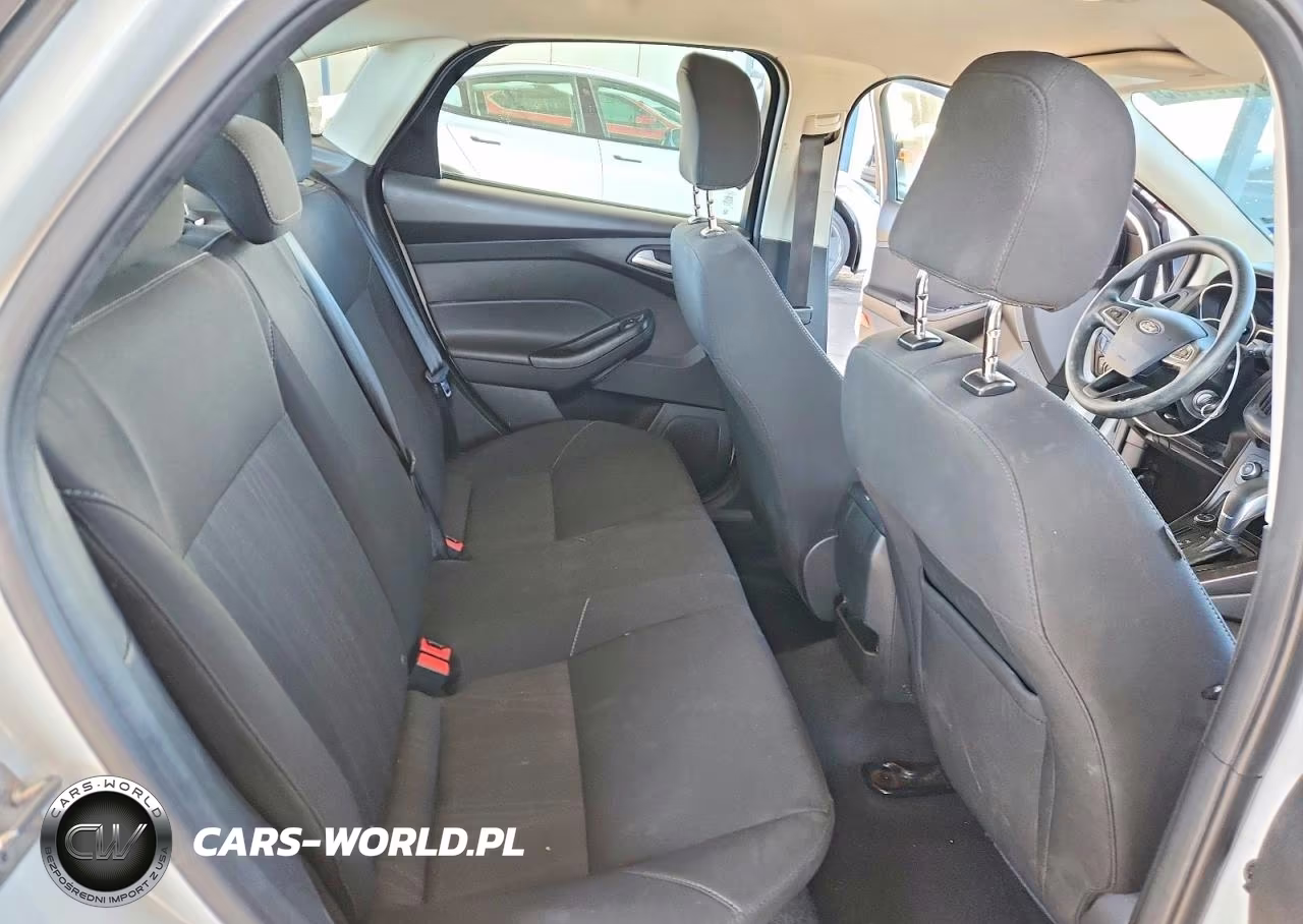 2017 Ford Focus Se VIN:1FADP3F23HL340718 - 10