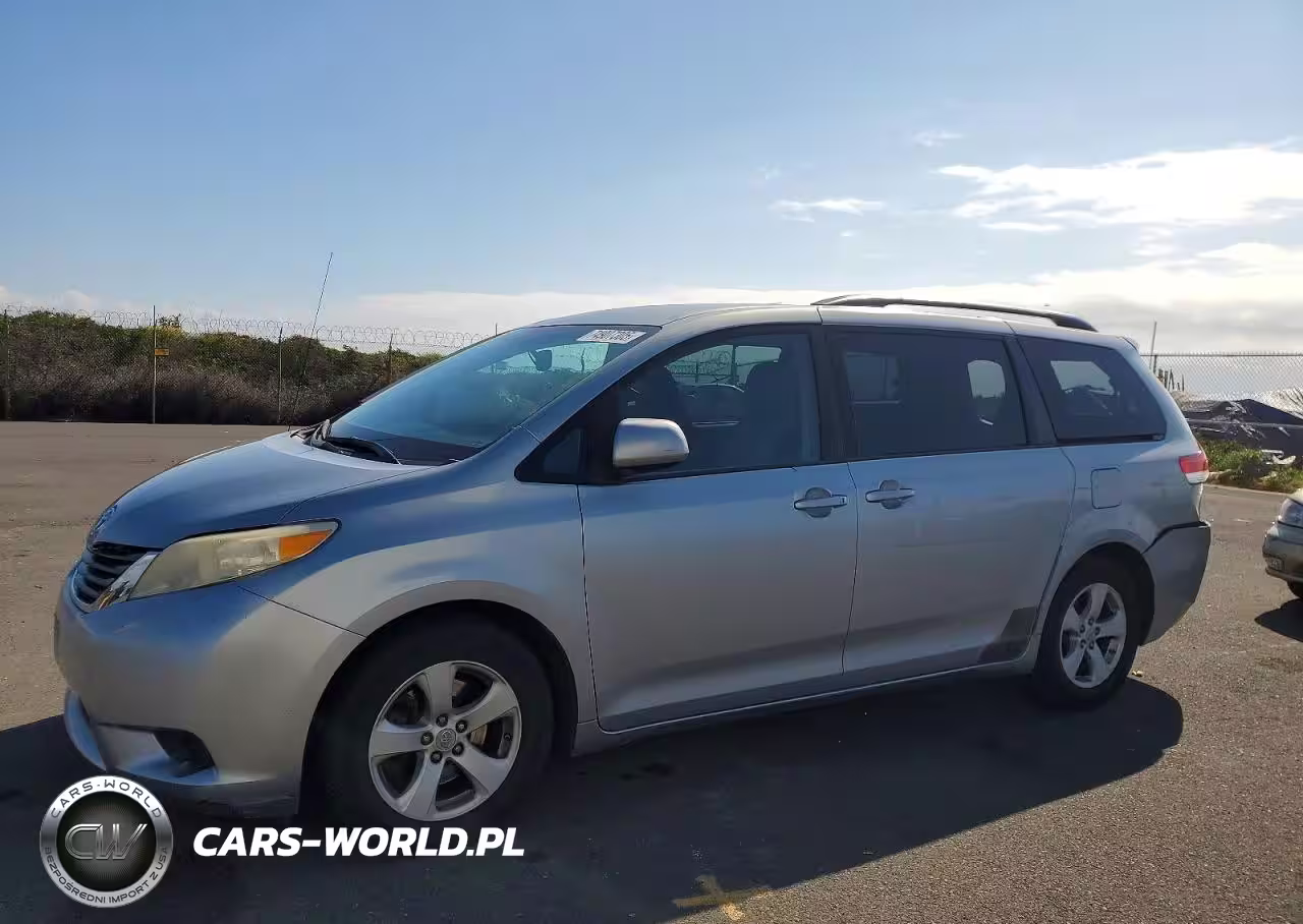 2011 Toyota Sienna Le