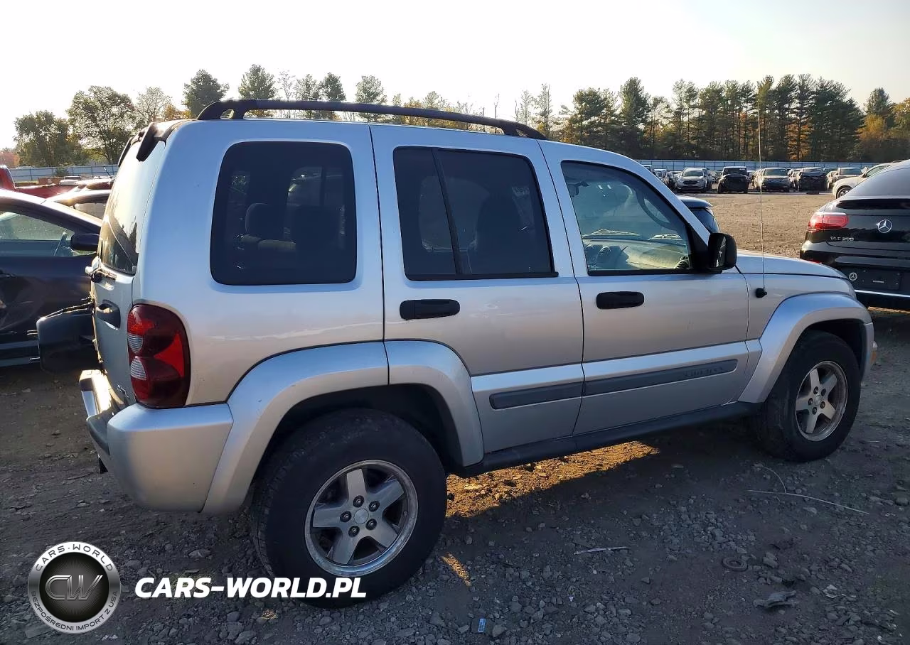 2005 Jeep Liberty Renegade VIN:1J4GL38K85W645331 - 3