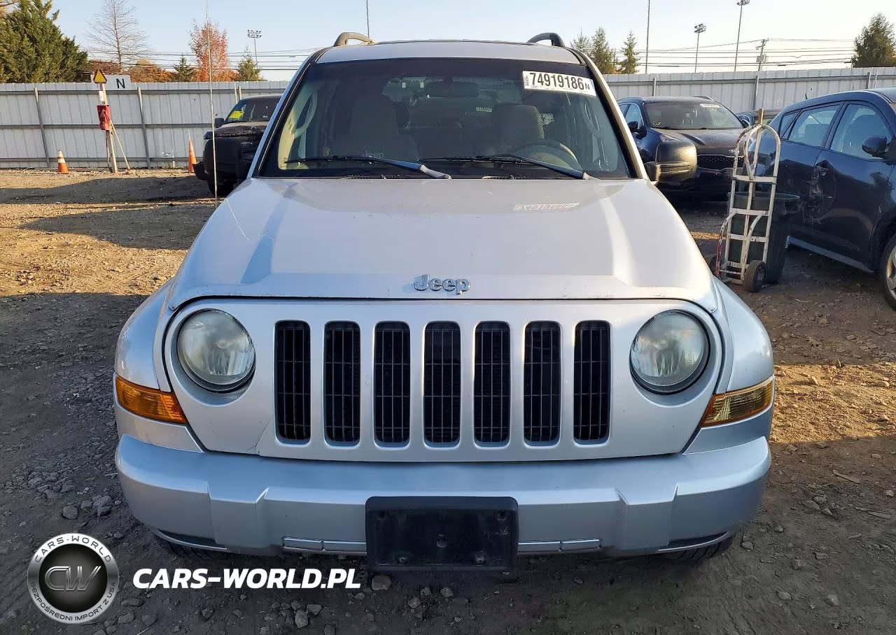 2005 Jeep Liberty Renegade VIN:1J4GL38K85W645331 - 5