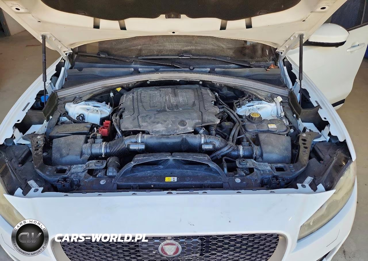 2018 Jaguar F-Pace R - Sport VIN:SADCL2EV4JA243637 - 12