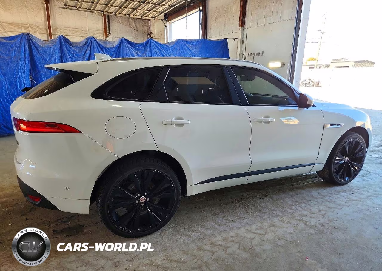 2018 Jaguar F-Pace R - Sport VIN:SADCL2EV4JA243637 - 3