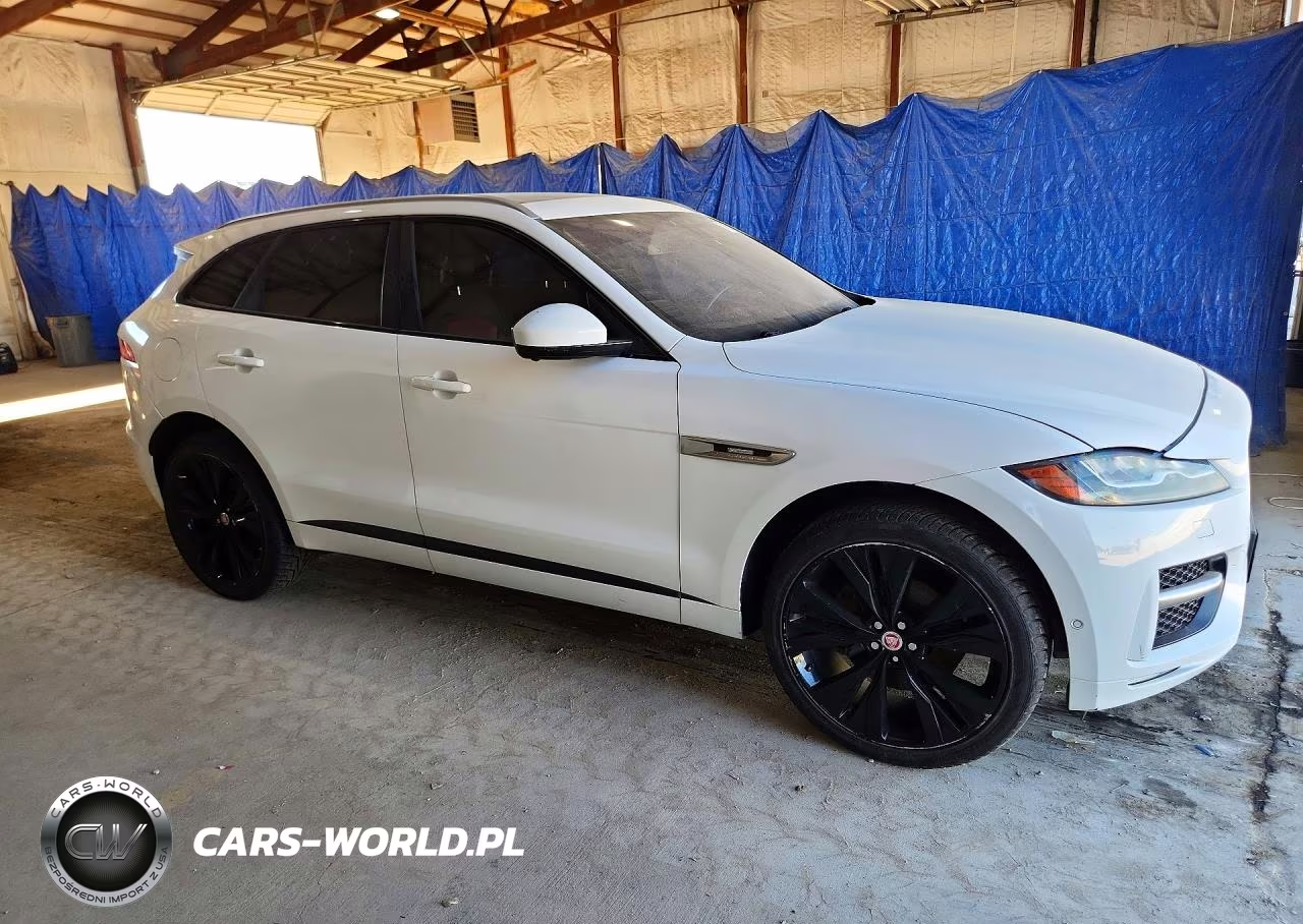 2018 Jaguar F-Pace R - Sport VIN:SADCL2EV4JA243637 - 4