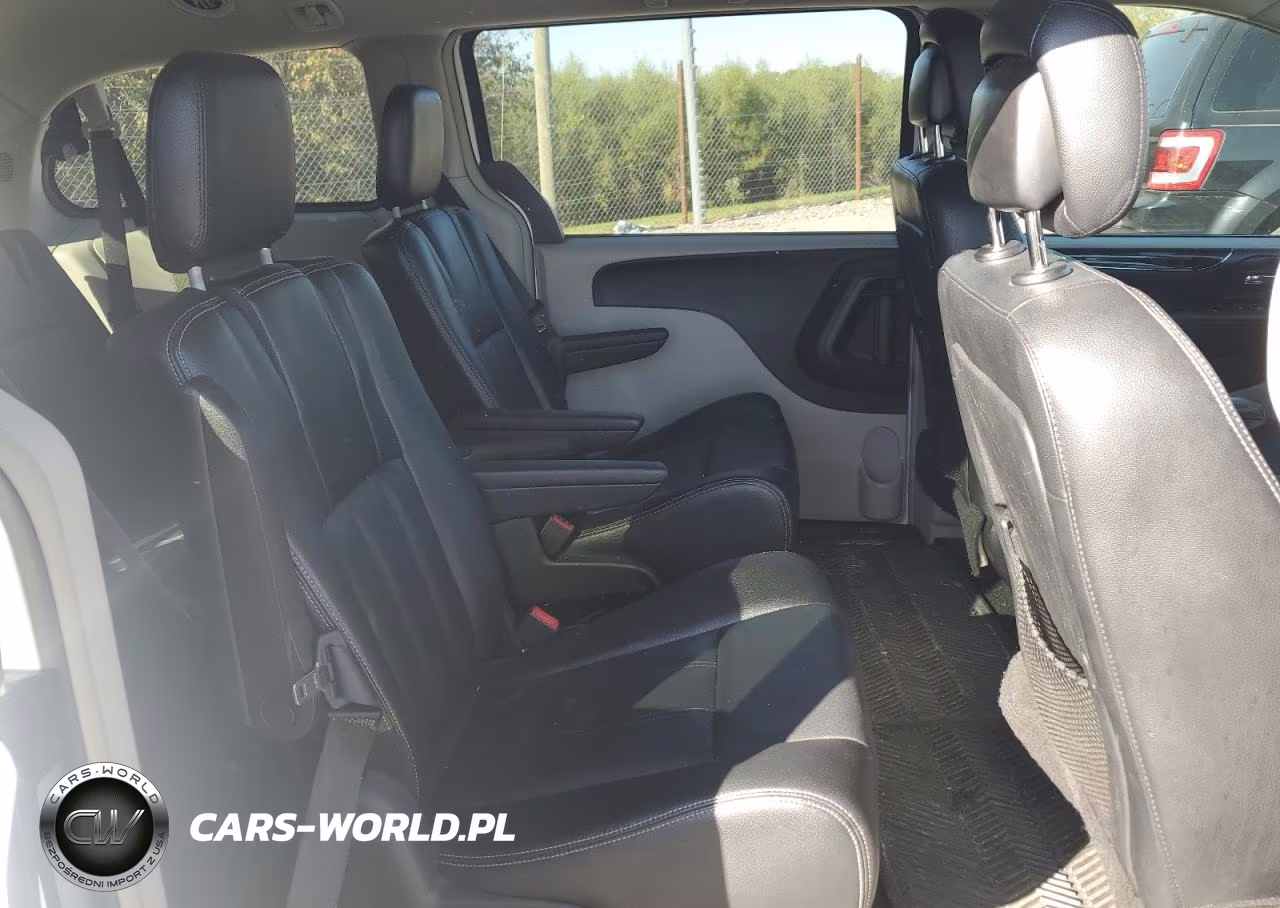 2014 Chrysler Town & Country Touring VIN:2C4RC1BG0ER448508 - 11
