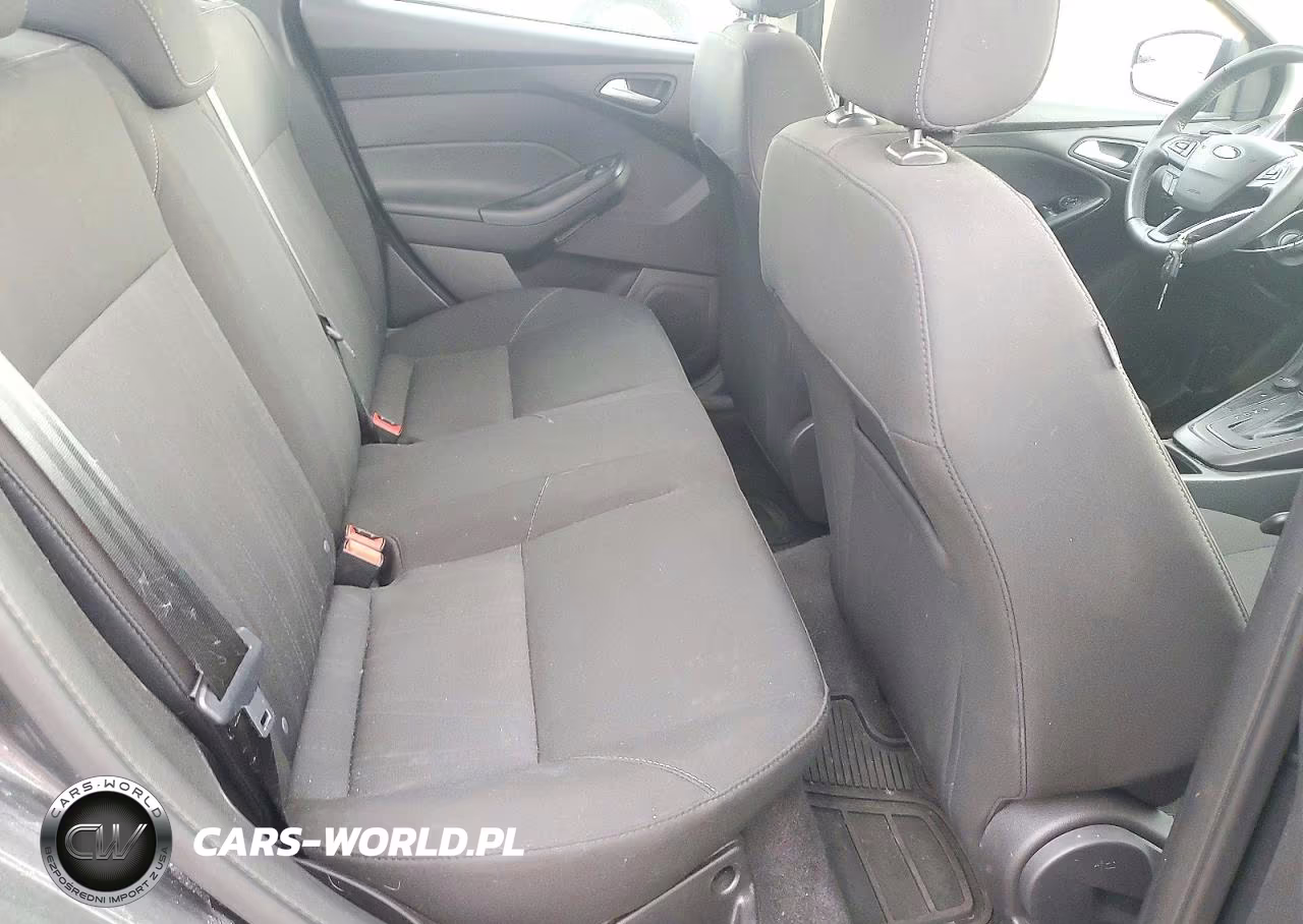 2018 Ford Focus Se VIN:1FADP3F21JL277057 - 10