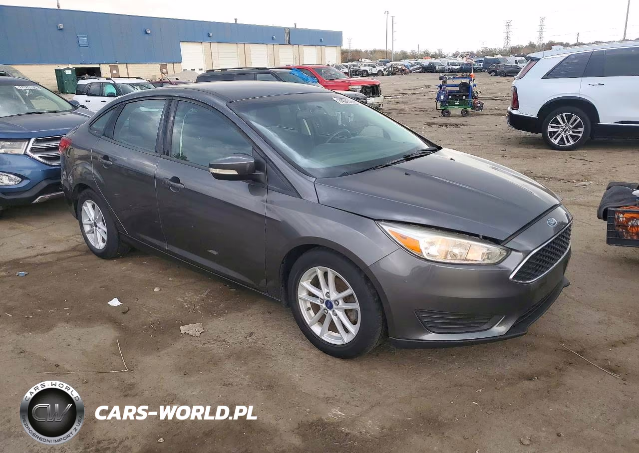 2018 Ford Focus Se VIN:1FADP3F21JL277057 - 4