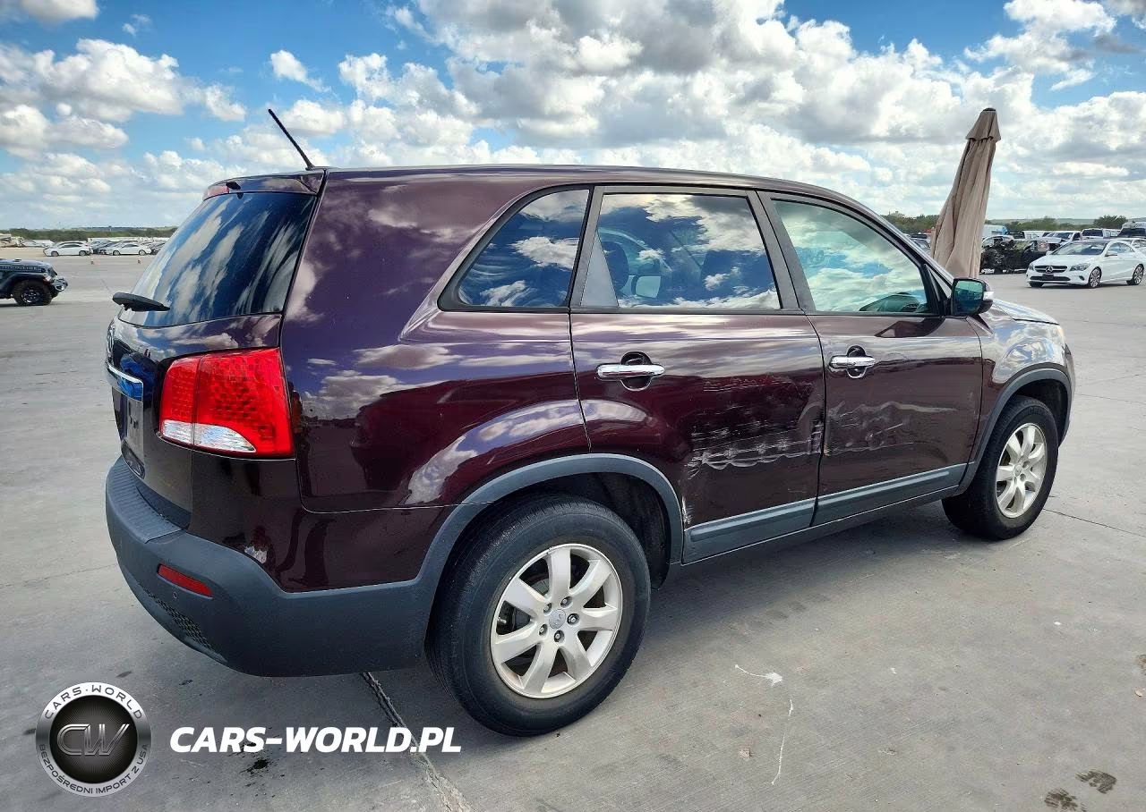 2013 Kia Sorento Lx VIN:5XYKT4A11DG388189 - 3