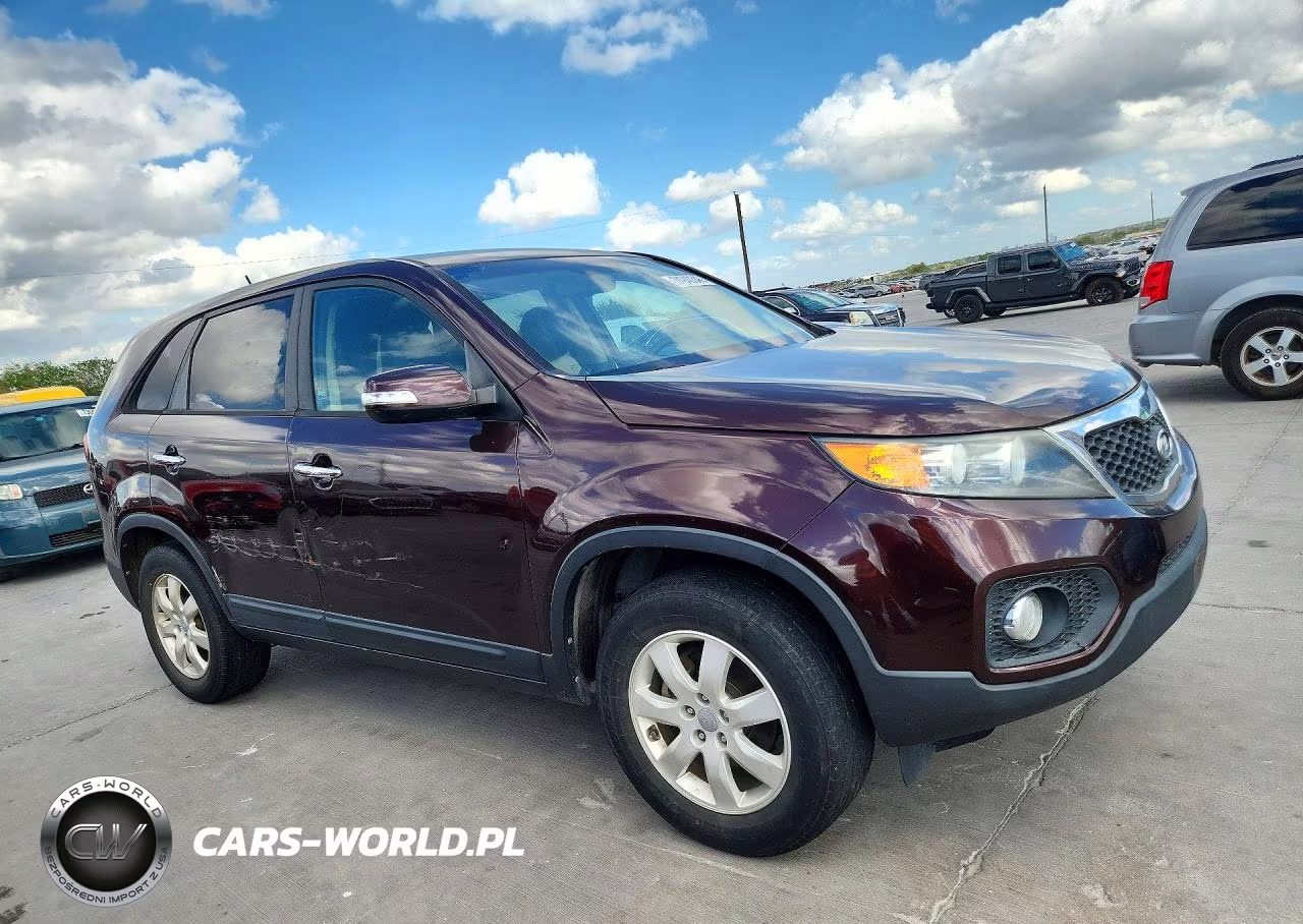 2013 Kia Sorento Lx VIN:5XYKT4A11DG388189 - 4