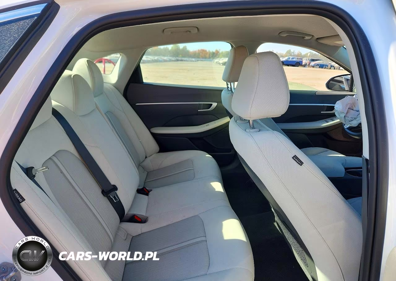 2026 Hyundai Sonata Hybrid Blue VIN:KMHL24JJXTA145305 - 10