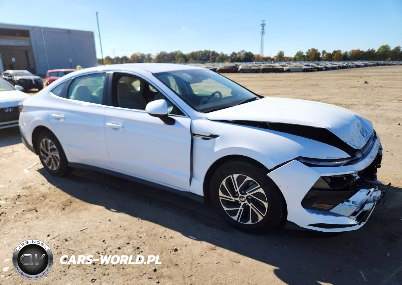 2026 Hyundai Sonata Hybrid Blue VIN:KMHL24JJXTA145305 - 4