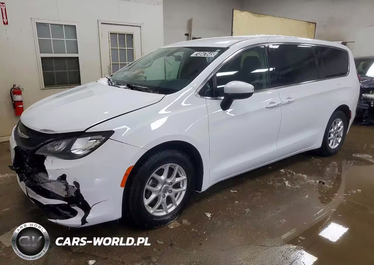 2022 Chrysler Voyager Lx