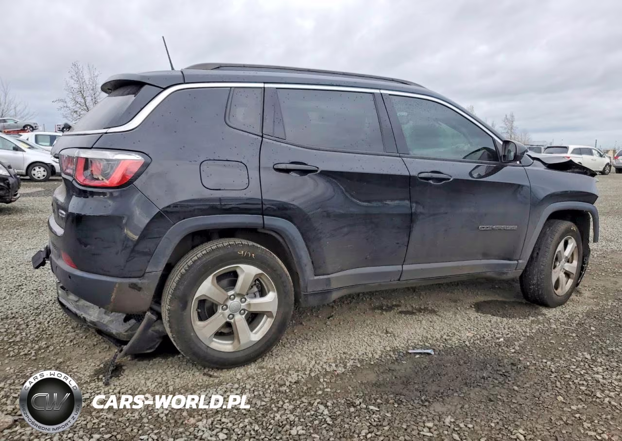 2018 Jeep Compass Latitude VIN:3C4NJDBB8JT117483 - 3