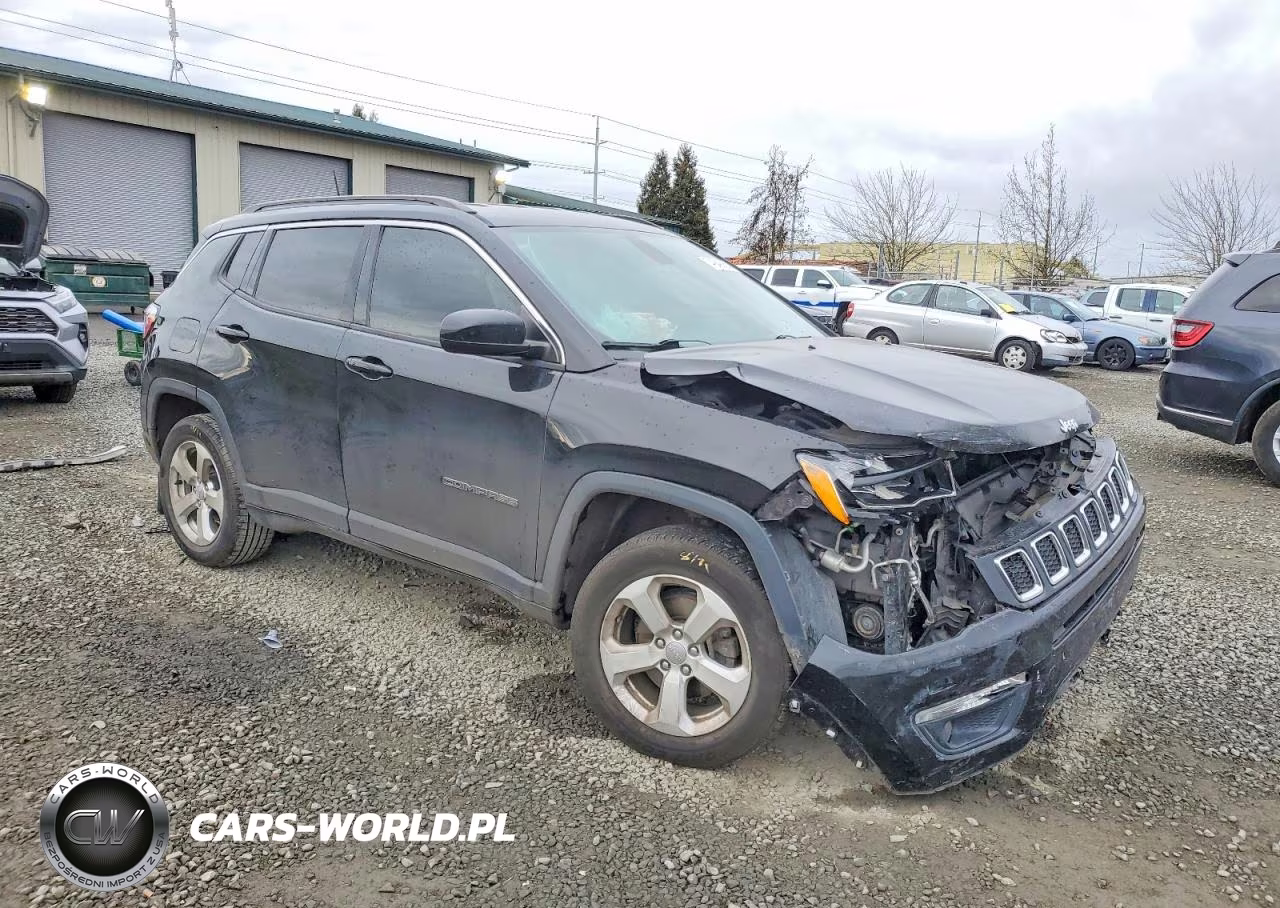 2018 Jeep Compass Latitude VIN:3C4NJDBB8JT117483 - 4