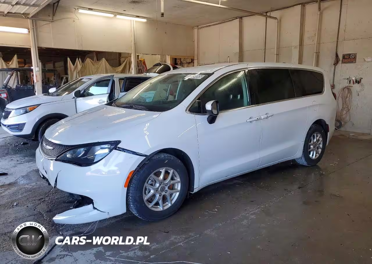 2023 Chrysler Voyager Lx