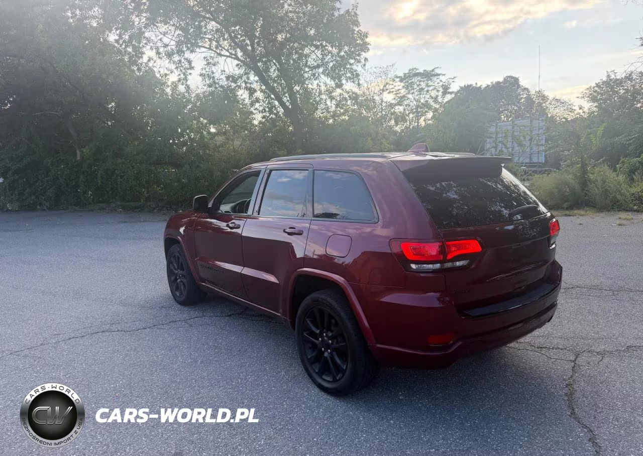 2018 Jeep Grand Cherokee Laredo VIN:1C4RJFAG5JC203176 - 3