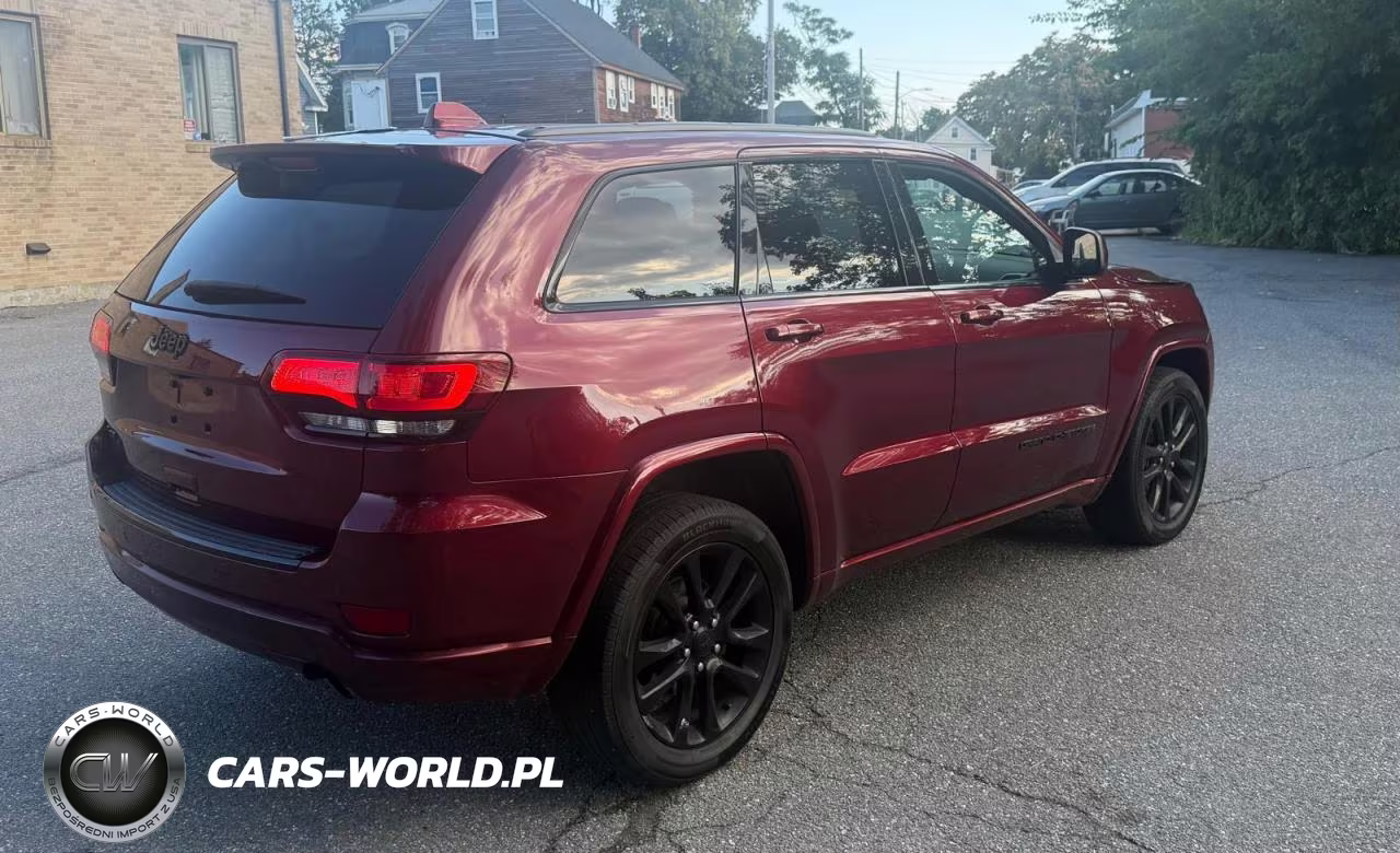 2018 Jeep Grand Cherokee Laredo VIN:1C4RJFAG5JC203176 - 4