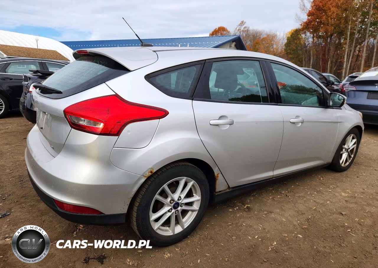 2016 Ford Focus Se VIN:1FADP3K22GL240100 - 3